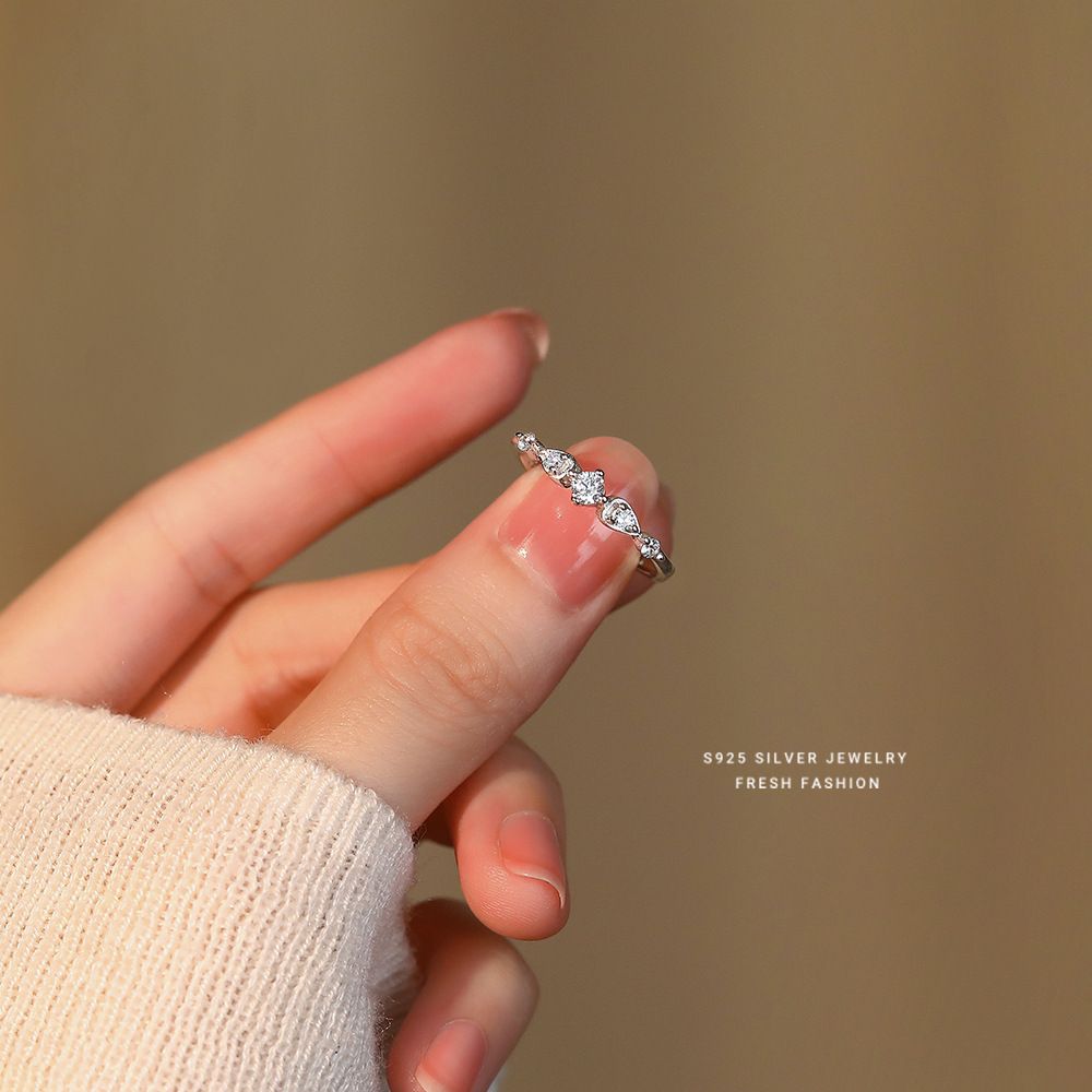 s925纯银闪锆戒指女轻奢小众个性时尚镶嵌锆石开口戒情侣礼物