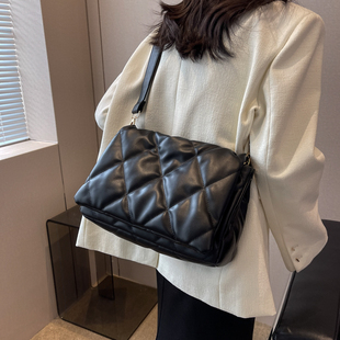 菱格绣线轻奢高级感洋气大容量通勤单肩斜挎托特包女 2025秋冬新款