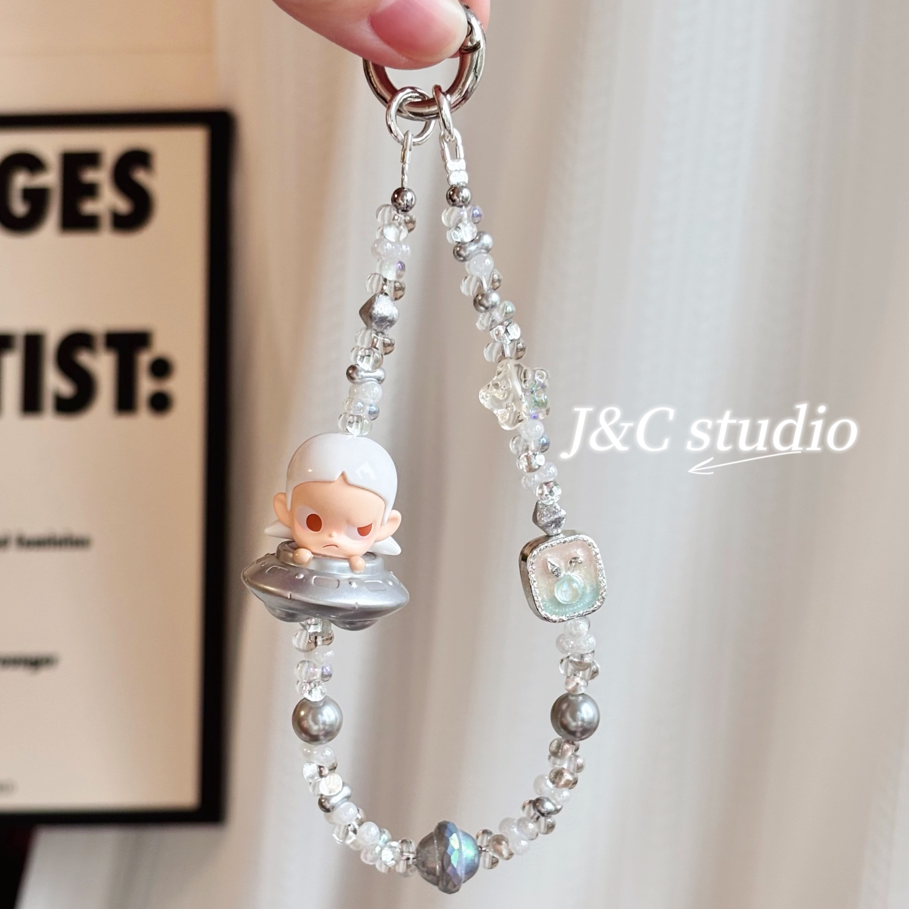 正品泡泡玛特飞碟Zsiga嘎姐萌粒手机链挂绳ccd链进口花生珠包挂件