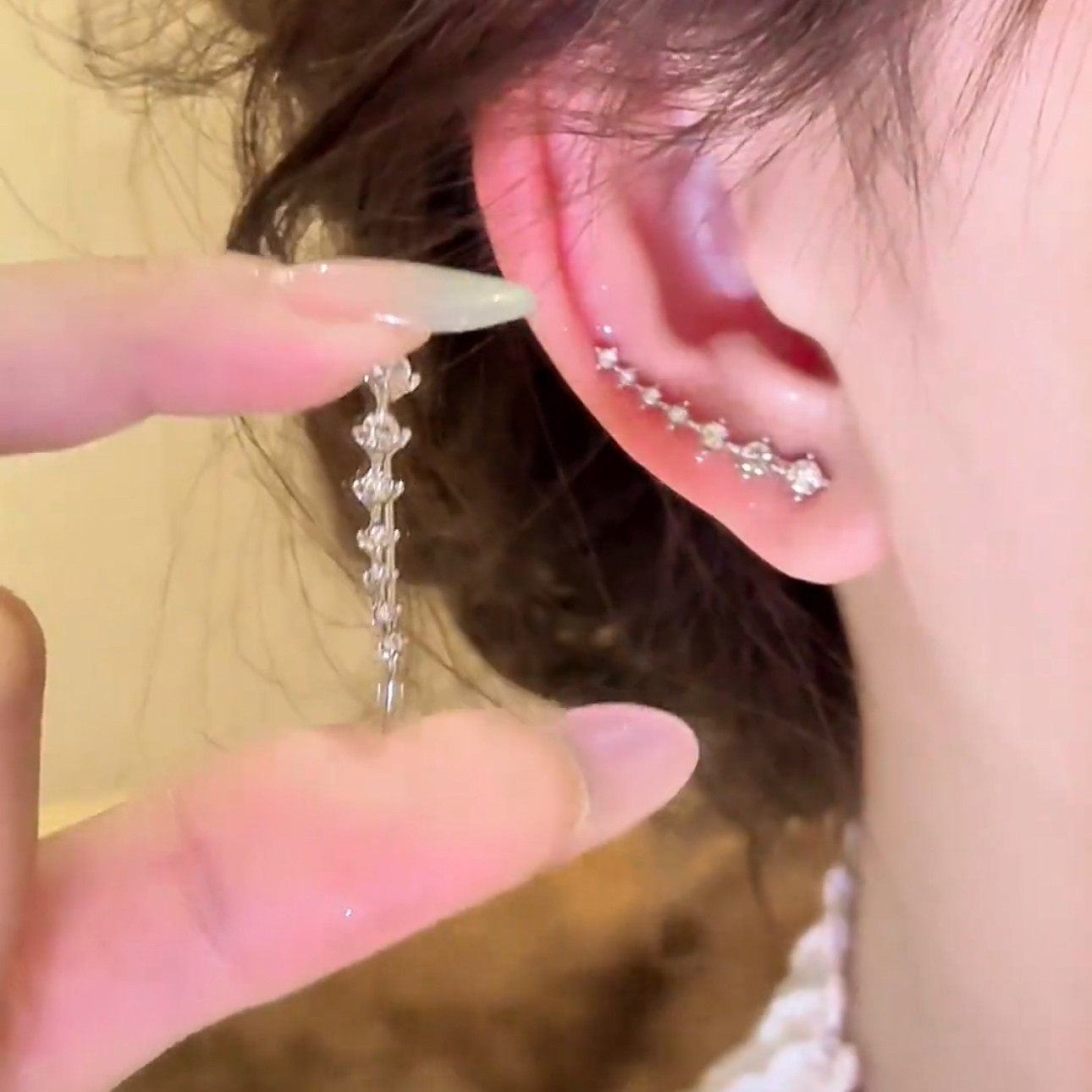 超闪水钻耳钉2026新款爆款耳挂女小众设计耳环高级感时尚气质耳饰