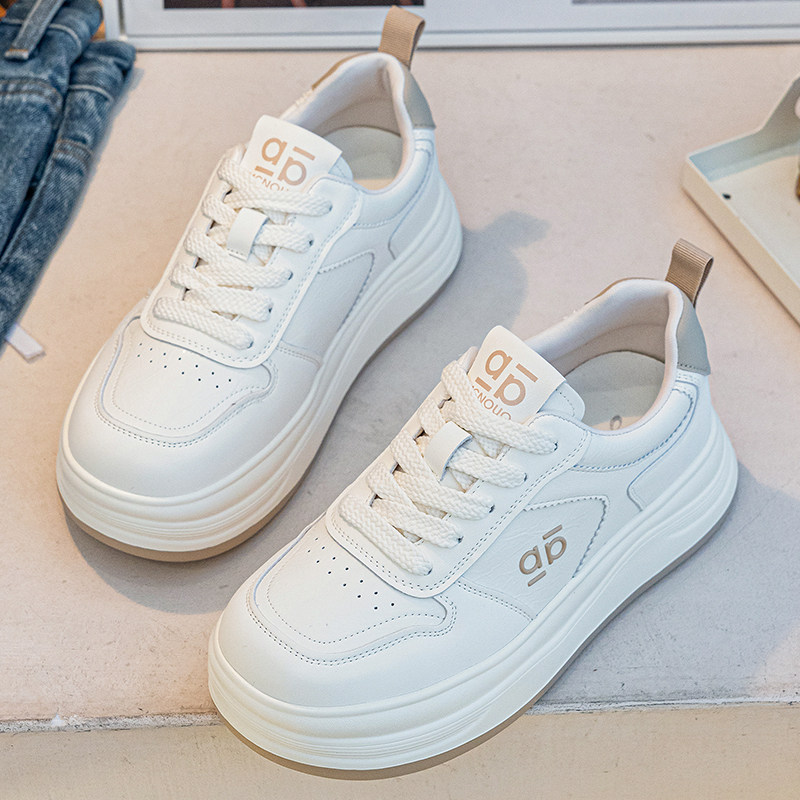 真皮大码女鞋41-43休闲厚底小白鞋轻便2026春季新款厚底运动板鞋,女鞋,时尚休闲鞋,淘宝优惠券,粉丝福利购,淘宝优惠卷