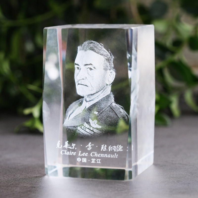 飞虎队陈纳德头像3D内雕水晶工艺纪念品办公家居装饰摆件文创礼品