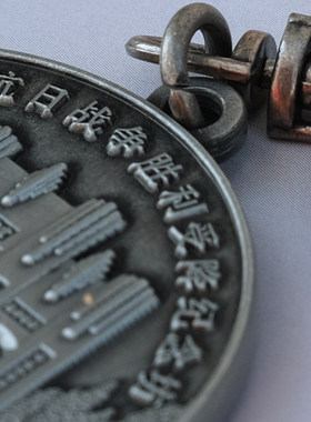 抗战文创受降纪念坊金属钥匙扣胜利纪念V型雕塑二战胜利纪念品