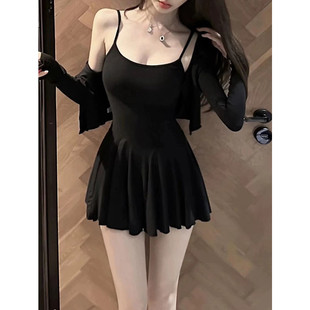 宽松两件套装 性感辣妹纯欲吊带连衣裙女修身 显瘦收腰搭配防晒开衫