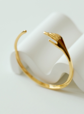 简约气质好货 复古高端轻奢鎏金工艺欧美时尚小手随意搭开口手镯