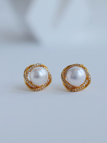 2023年新款简约珍珠耳钉