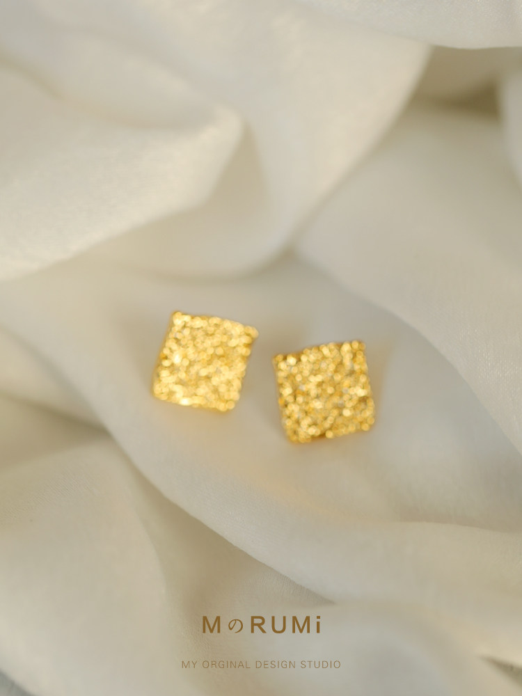 气质小香风捶打面设计耳钉