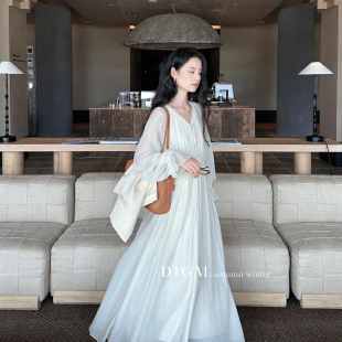 DIGM-松弛感纯色V领拼蕾丝设计宽松显瘦喇叭袖仙仙连衣裙