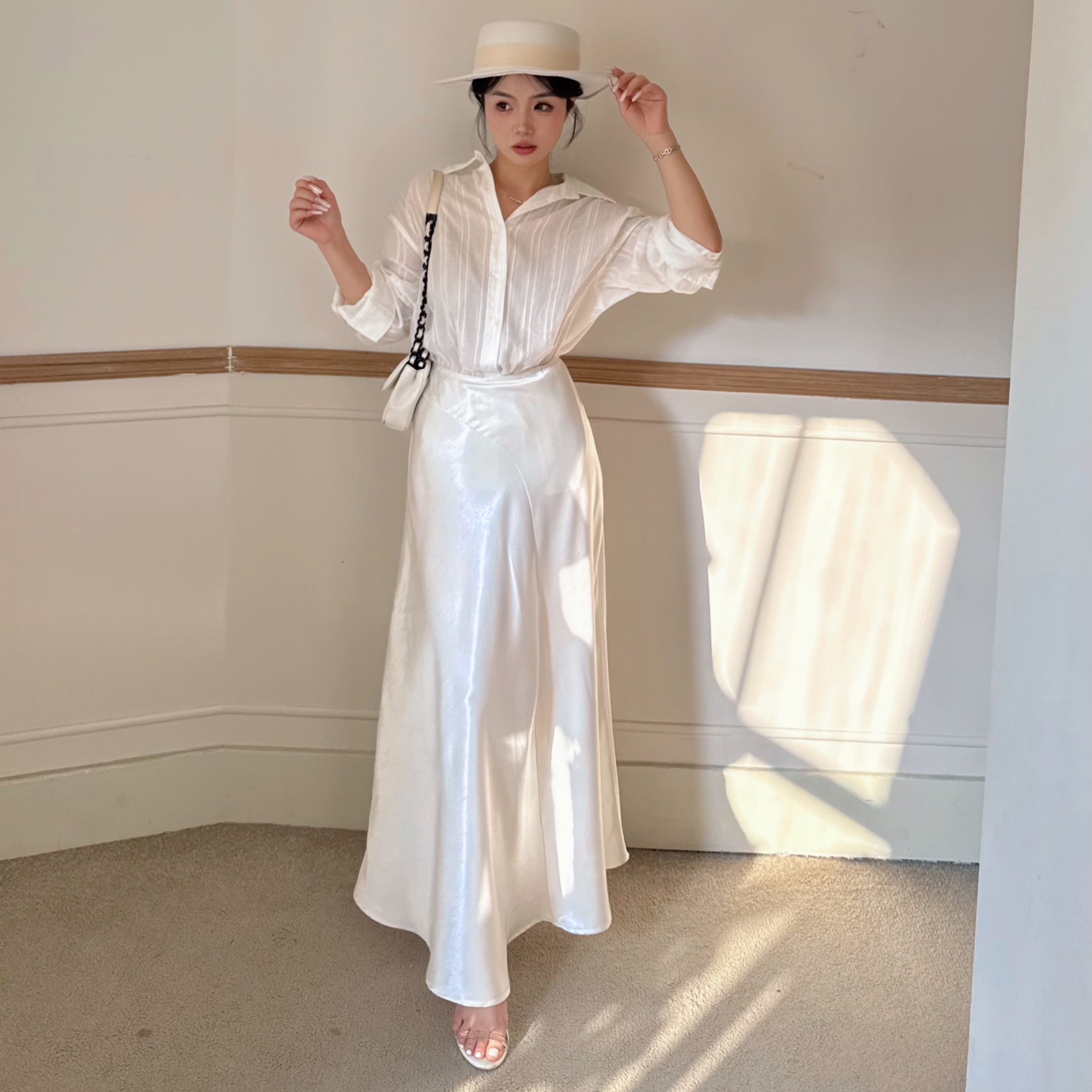 小个子米白色仿醋酸缎面半身裙