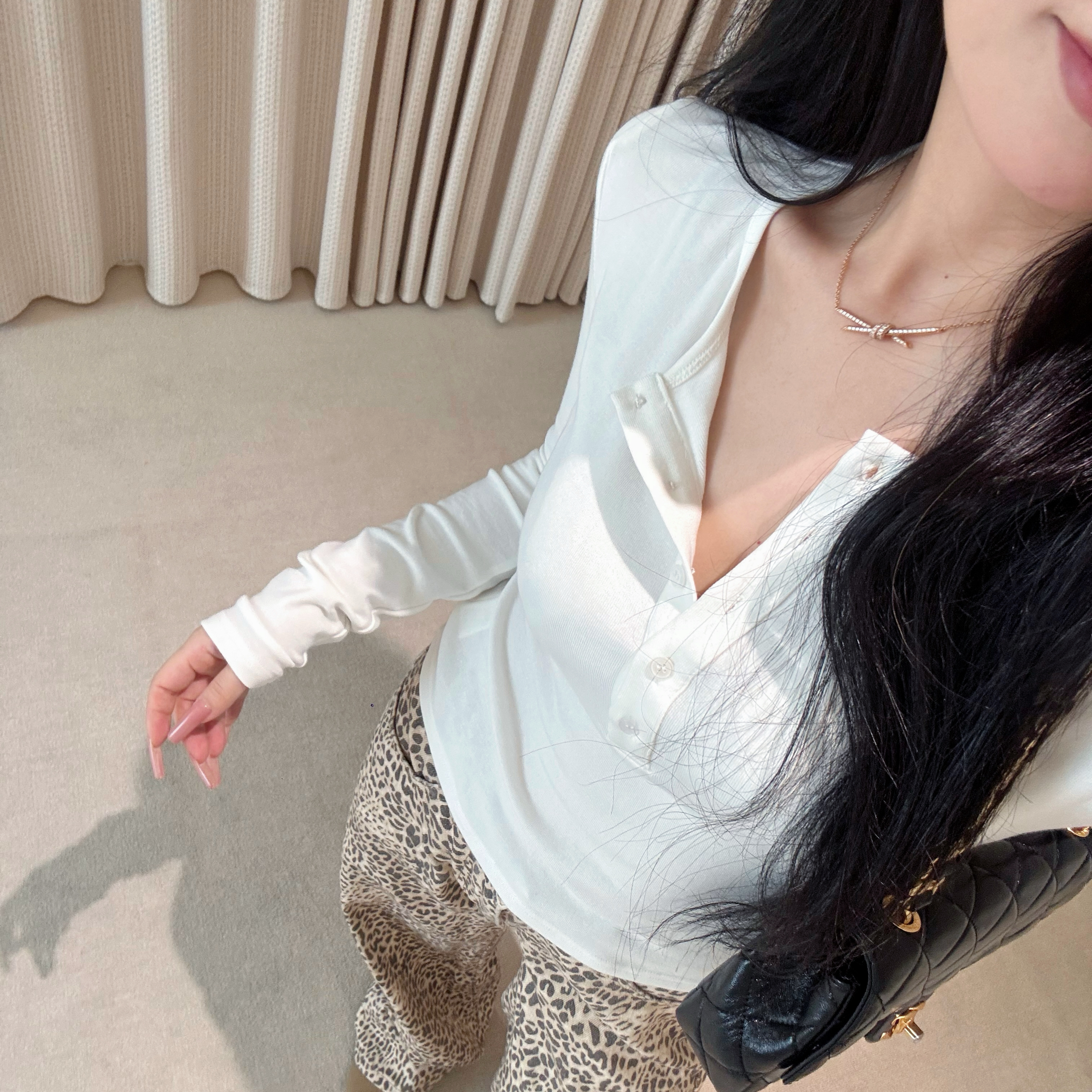 自在小个子韩女美学松弛收腰显瘦纽扣白色长袖T恤基础感亨利衫