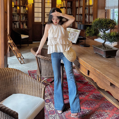 小个子浅蓝色港风微喇高腰牛仔裤