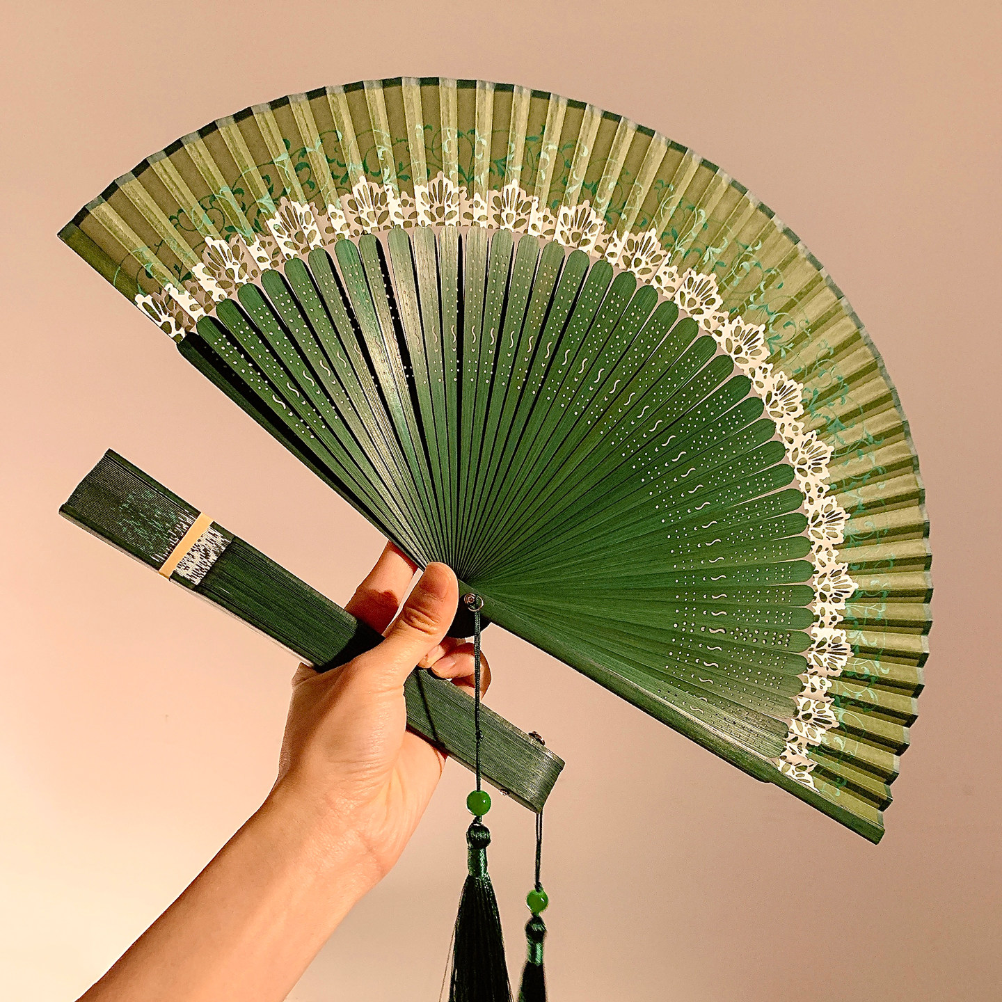 新中式折叠墨绿扇子夏天古风旗袍图片