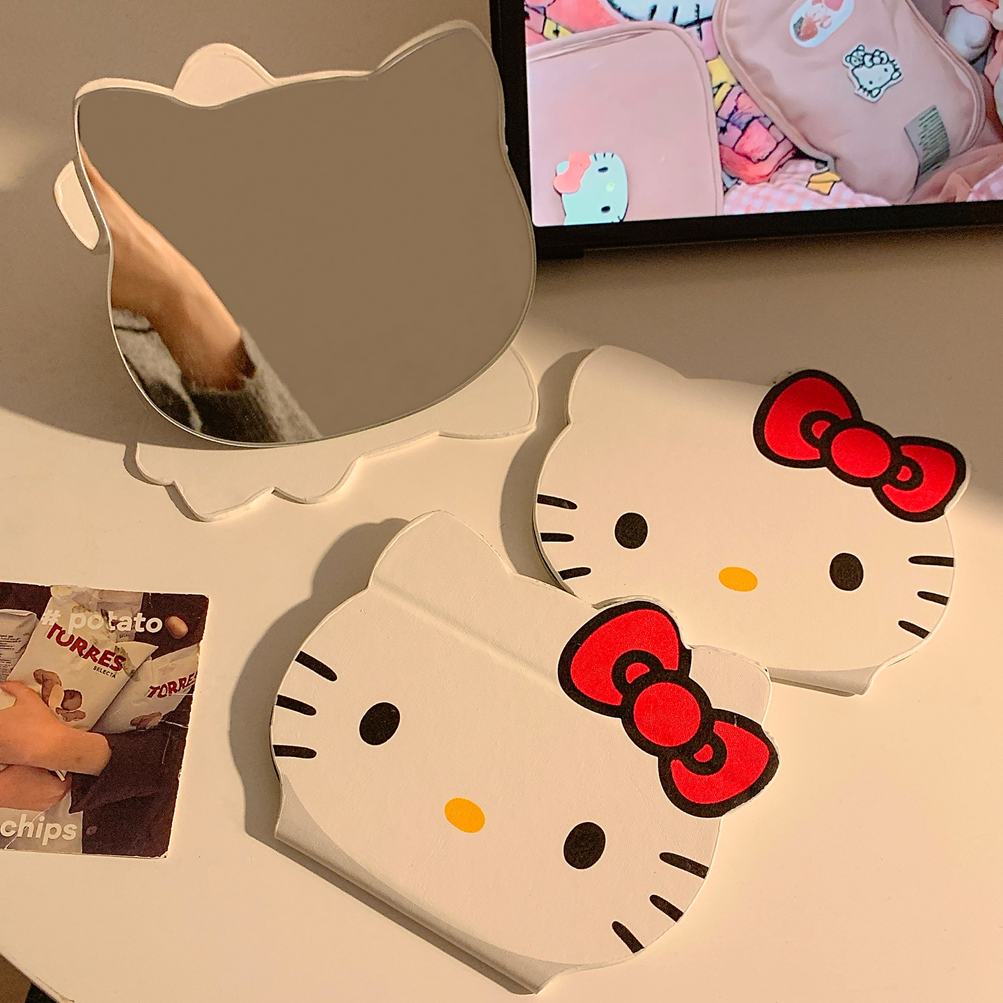 可爱hellokitty折叠化妆镜便携手持随身迷你小镜子女学生宿舍桌面