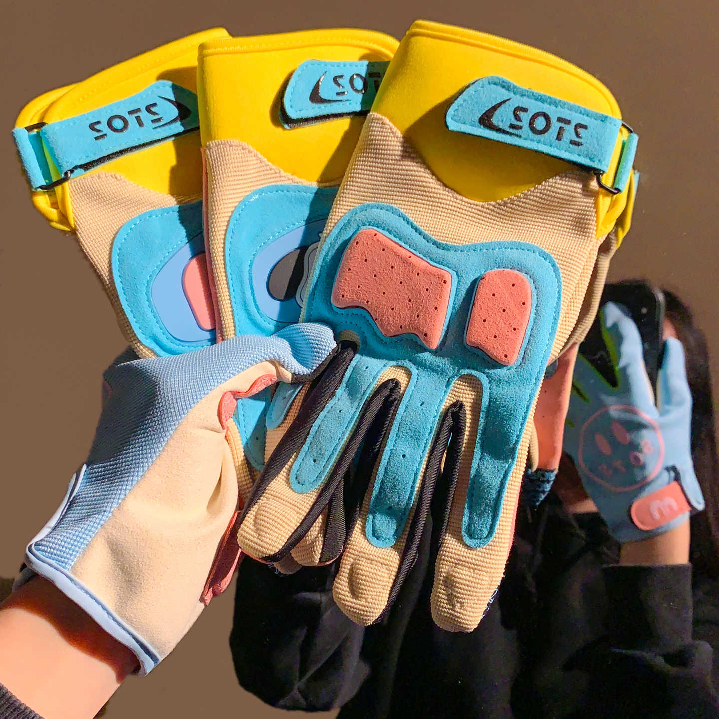 多巴胺蓝色骑行摩托车手套女秋冬保暖防风机车电瓶车防滑触屏防寒