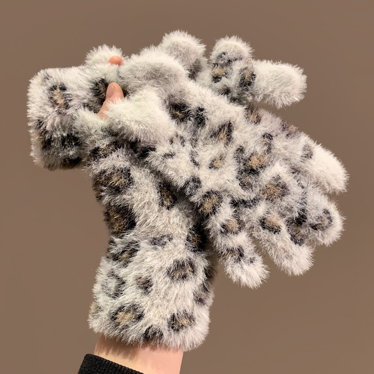 豹纹蝴蝶结毛绒五指手套女士冬季