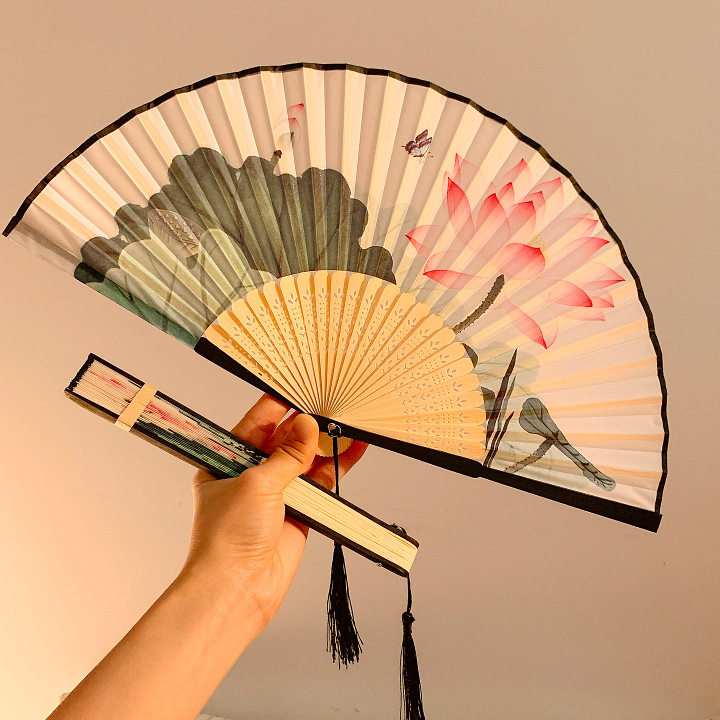 新中式水墨荷花折叠扇子女夏季便携国风汉服旗袍舞蹈古风竹扇折扇 - 实物图