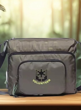 新款轻便斜挎包男大容量单肩包女休闲百搭帆布包户外运动旅行背包