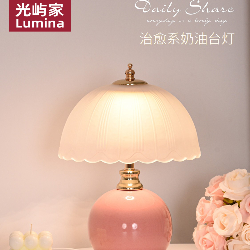 奶油风创意高级感轻奢台灯卧室2025床头柜主卧温馨结婚氛围小夜灯