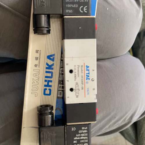 可议价电磁阀4V230P-08有3个，4V230P08B