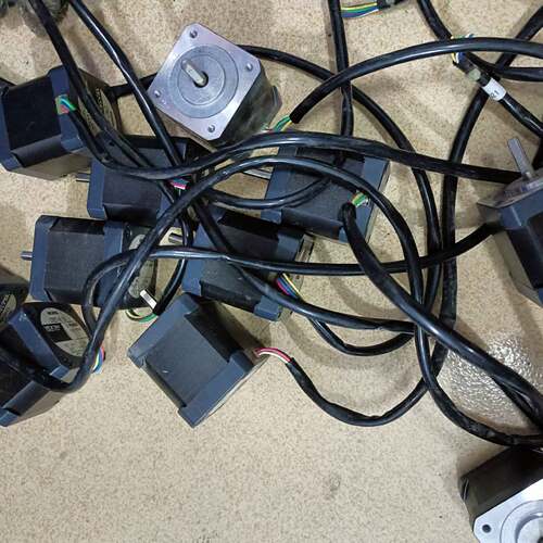可议价步进电机C7827-9012K，九成新，功能正常，标价为