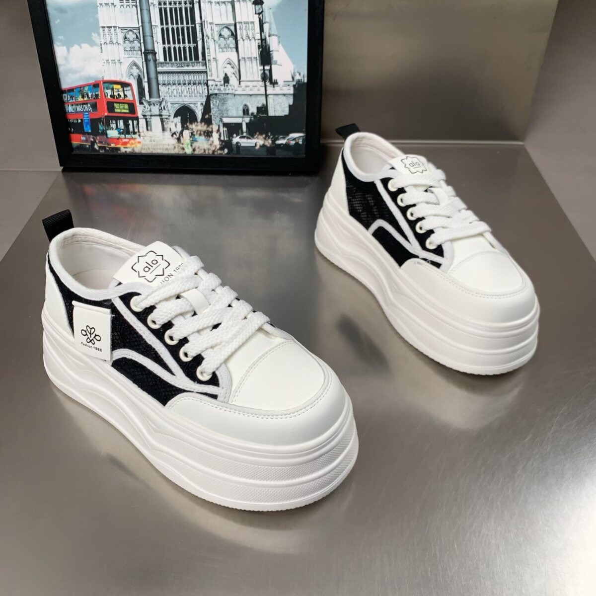 厚底小白鞋女2026春季新款系带休闲板鞋小个子增高6CM百搭运动鞋