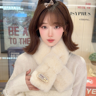 毛绒绒围巾女秋冬2025小清新款 百搭加厚保暖交叉围脖学生可爱百搭