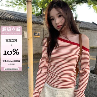 馨帮帮 修身 T恤2025新款 风情御姐露肩上衣 自制覆古条纹斜肩长袖
