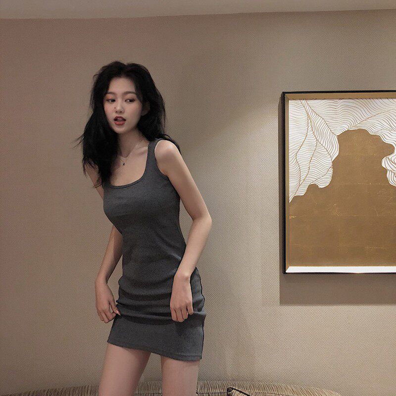 方领背心针织连衣裙女夏纯欲性感短裙运动风后妈吊带包臀t恤裙子