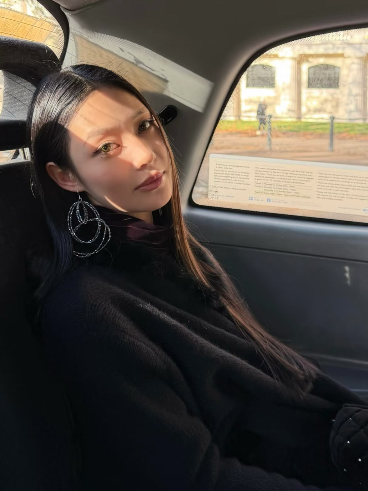 闪闪夸张多层人造玻璃圆圈相扣耳钩轻盈个性小众气质高级几何耳环