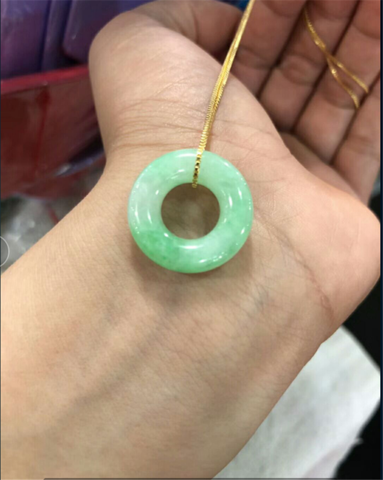 a货翡翠晴水绿甜甜圈,圆21mm,厚6mm,颜色种水漂亮,配国检证书