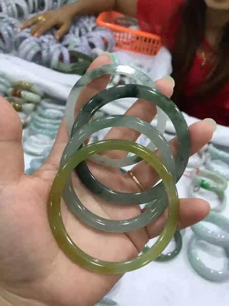 翡翠手镯翡翠圆镯翡翠手镯A货翡翠小细条玉镯子飘花