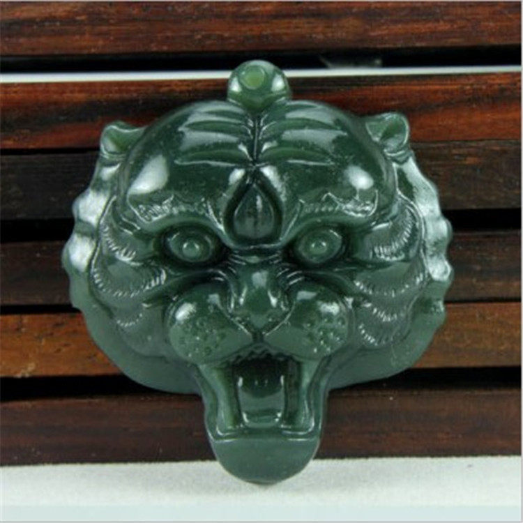 和田玉青玉虎头吊坠　男款虎牌青玉生肖虎项链玉器现货全新挂件