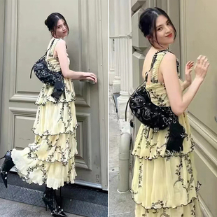韩素希杨超越同款荷叶边沙滩蛋糕碎花长裙黄色印花海边吊带连衣裙