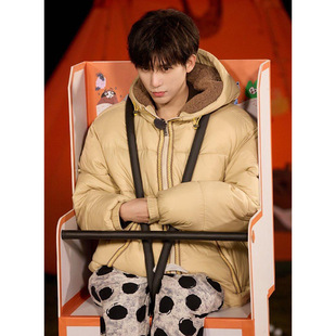 王安宇明星同款白鸭绒加厚羽绒服连帽宽松防风御寒保暖外套