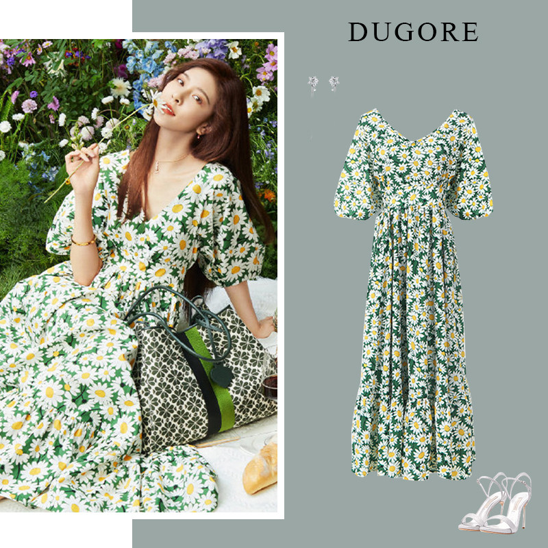 宋轶宋妍霏同款小雏菊碎花连衣裙女夏季法式度假风泡泡袖仙女长裙