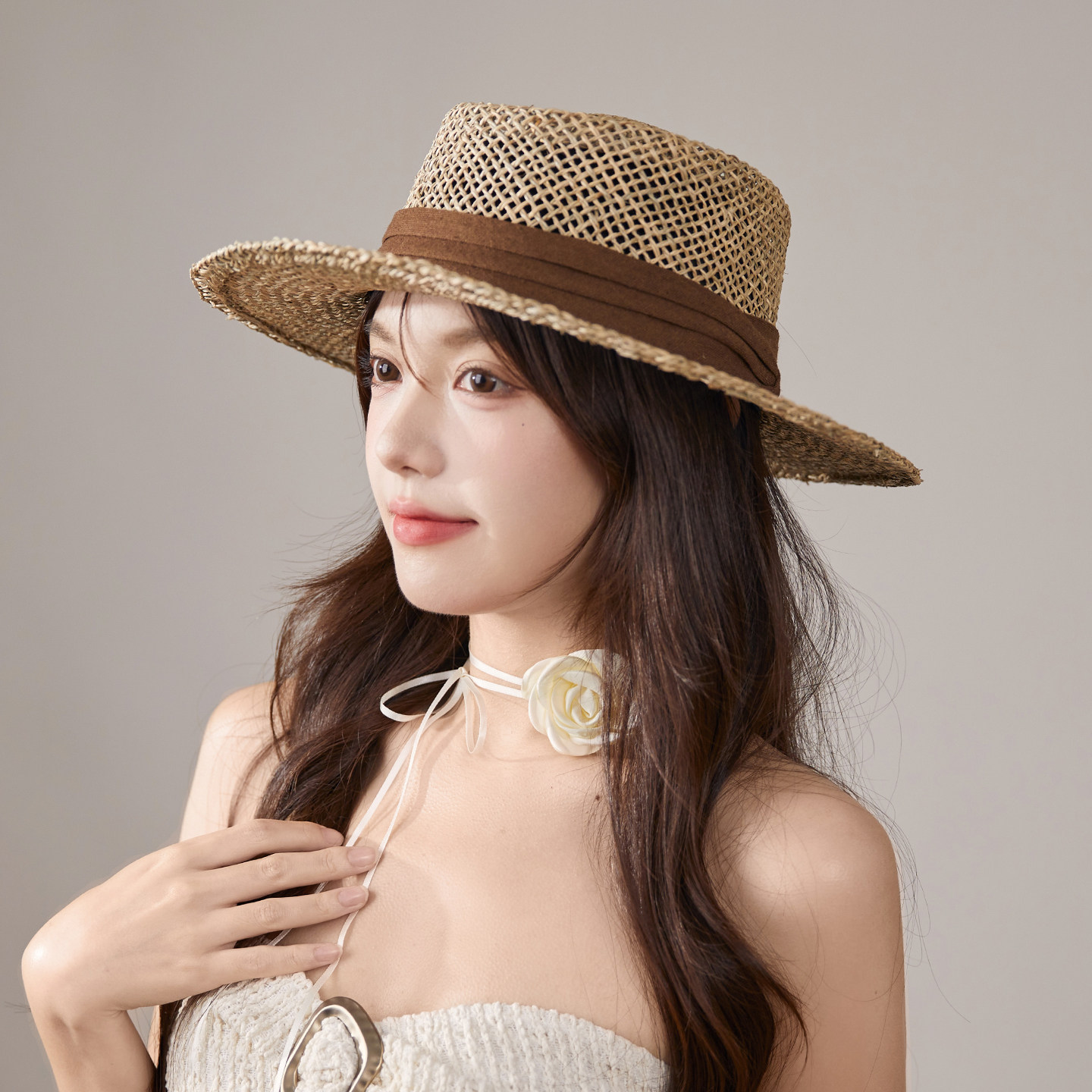 夏季镂空平檐草帽女生高品质咸草度假风遮阳帽子法式优雅气质礼帽