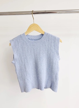 Q214  淡蓝色圆领辫花休闲针织马甲