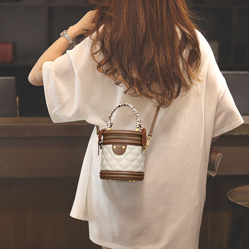 Viney包包2025新款女包水桶包斜挎包夏季真皮高级感2024手提小包