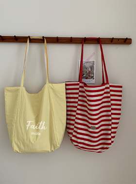 帆布包女2025新款红色条纹大容量单肩包正反面背夏日慵懒风布包袋