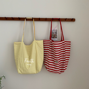 帆布包女2025新款红色条纹大容量单肩包正反面背夏日慵懒风布包袋