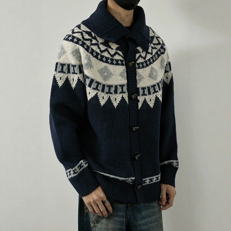 费尔岛牛角扣翻领毛衣外套男女