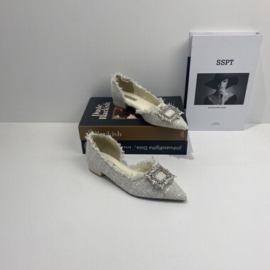 2026夏季新款小香风矮跟尖头浅口单鞋女水钻方扣侧空伴娘婚鞋白色