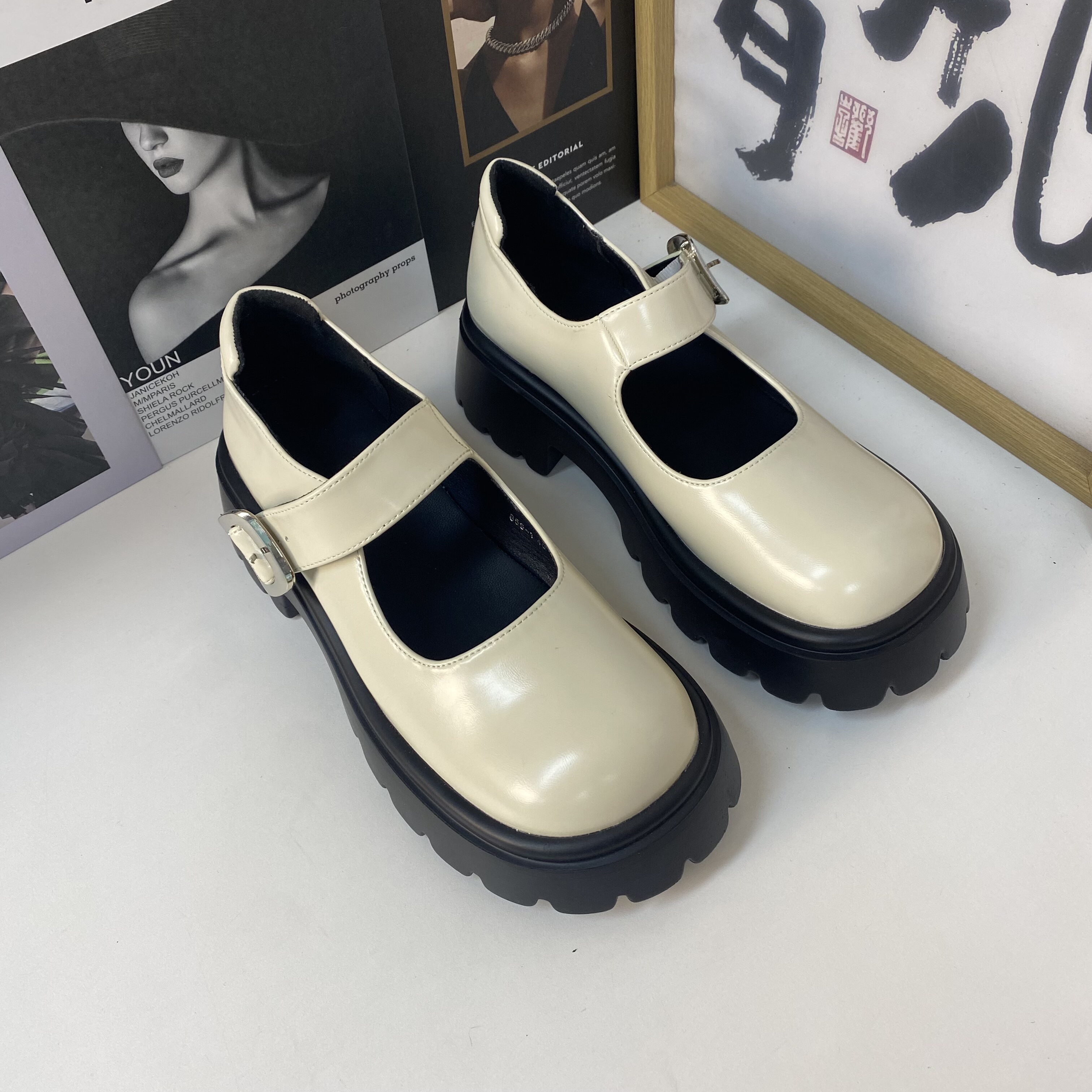 40码时尚轻便白色复古厚底小皮鞋女新款春秋配裙子法式玛丽珍单鞋