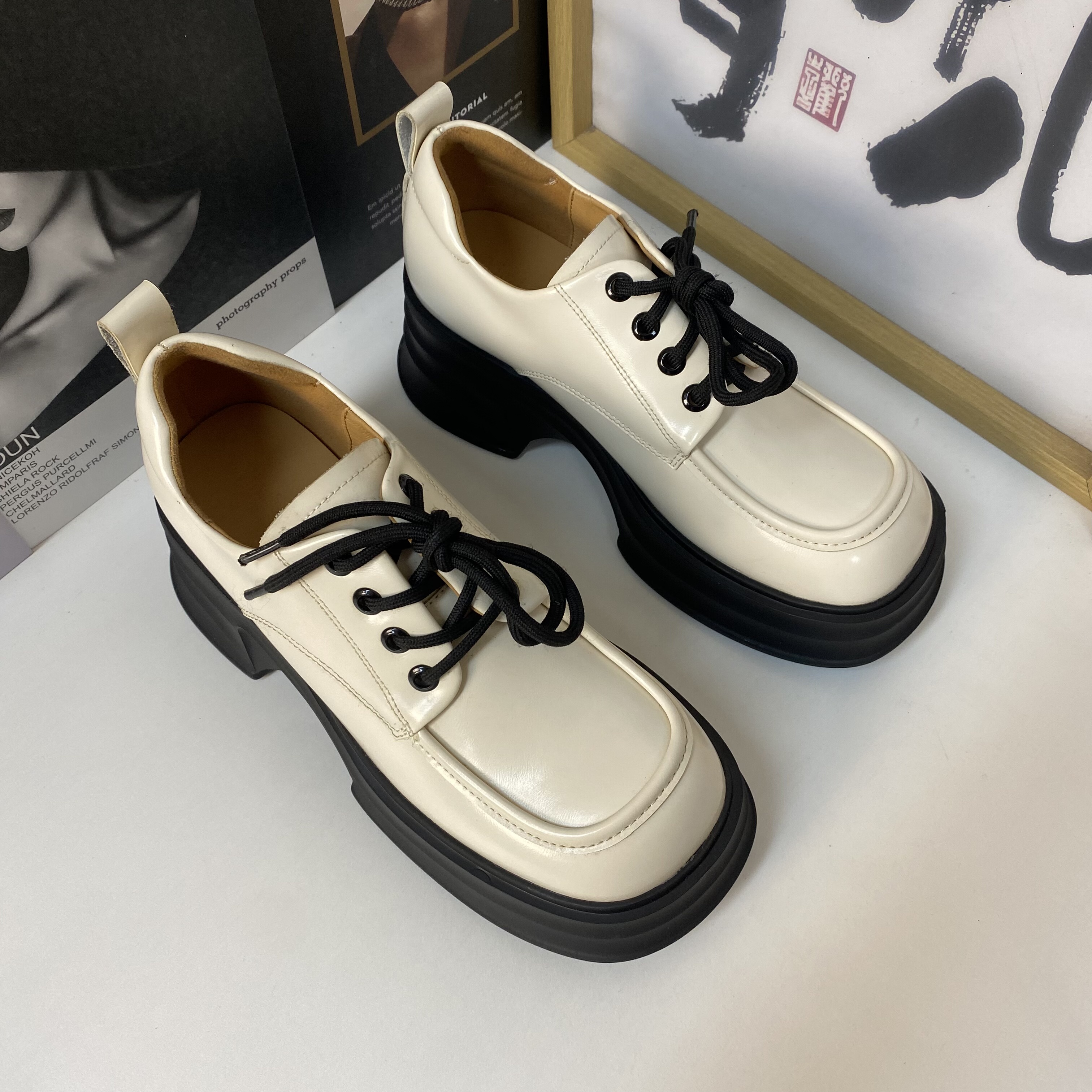 36码乐福鞋女2025新款厚底英伦松糕鞋增高方头白色软底系带小皮鞋