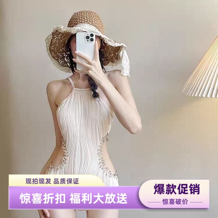 新款遮肉法式泳衣女夏连体感挖