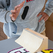 正品 翻team手指滑板场地道具专业指尖新半U木质儿童通用玩具礼物