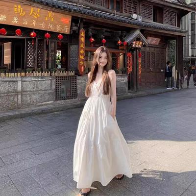 海边度假风白色吊带连衣裙女夏季收腰显瘦大摆裙气质中长款裙子潮