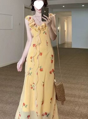 黄色荷叶边碎花吊带连衣裙女夏海边度假法式超仙露背沙滩鱼尾长裙