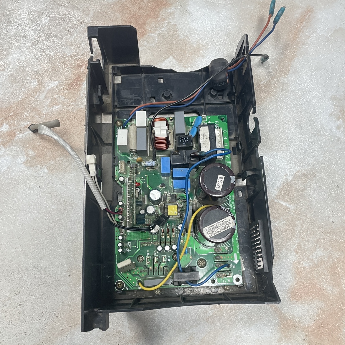 202302100564电器盒美的