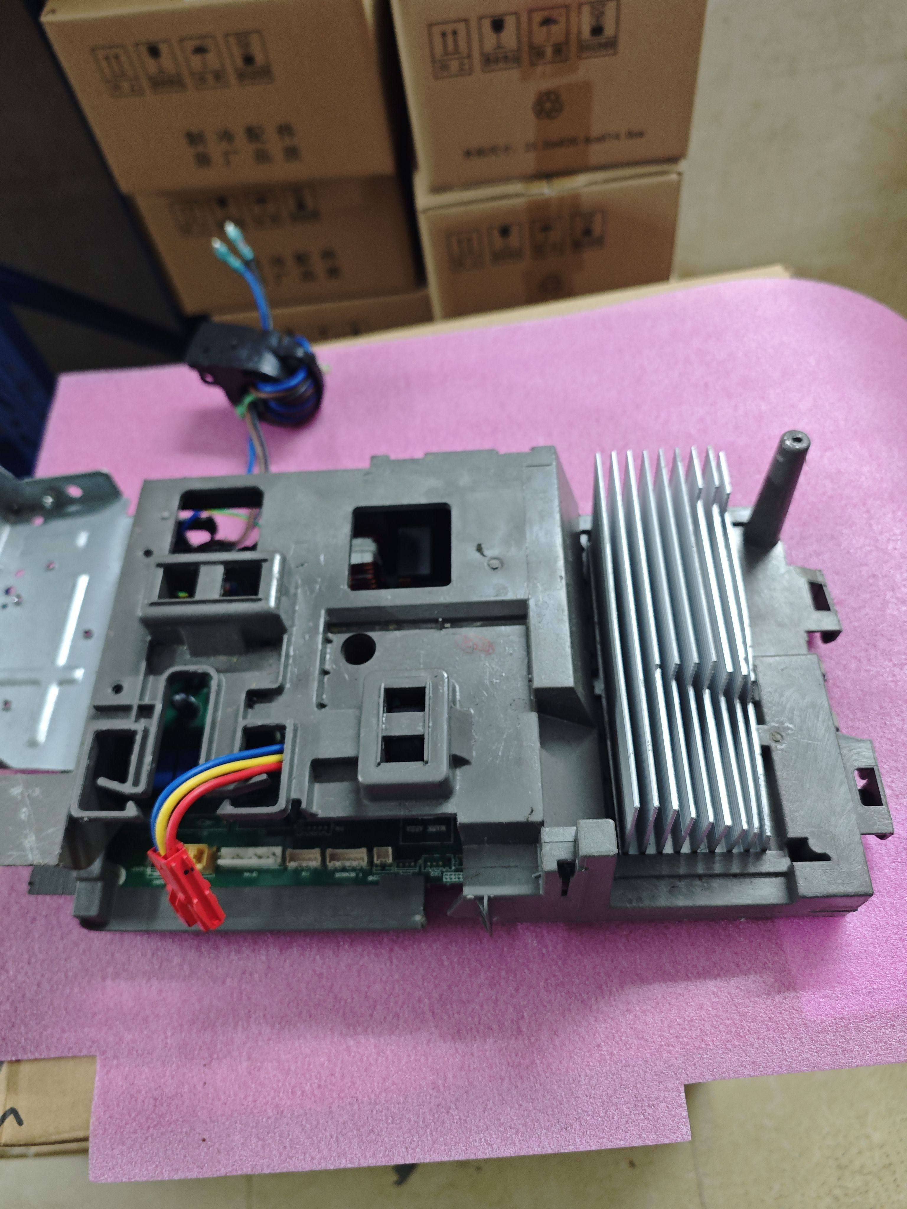 原装格力空调2匹变频板电器盒30138000704 W8433CL